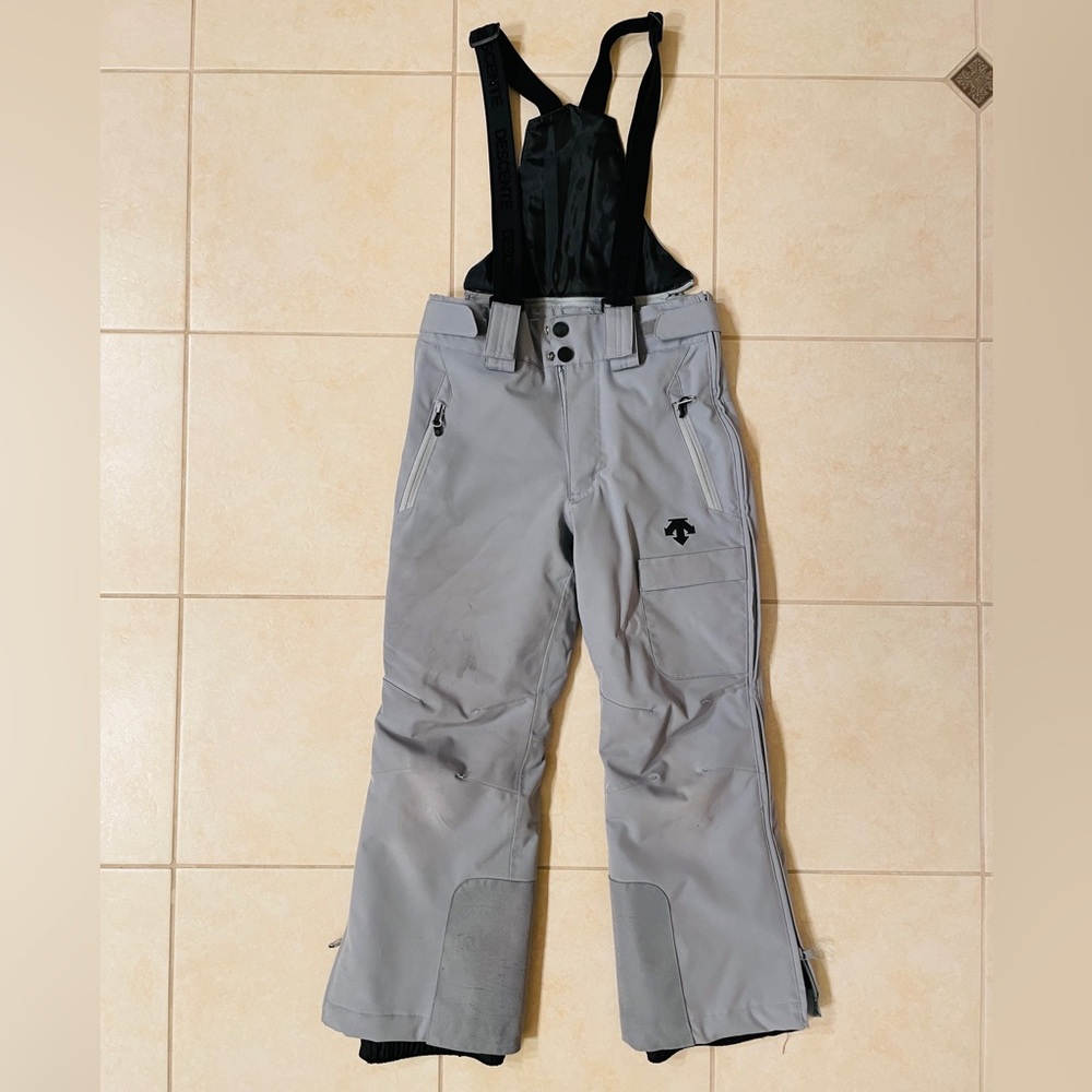 Kid’s Descente Insulated Snow bib, size 8 in gray.